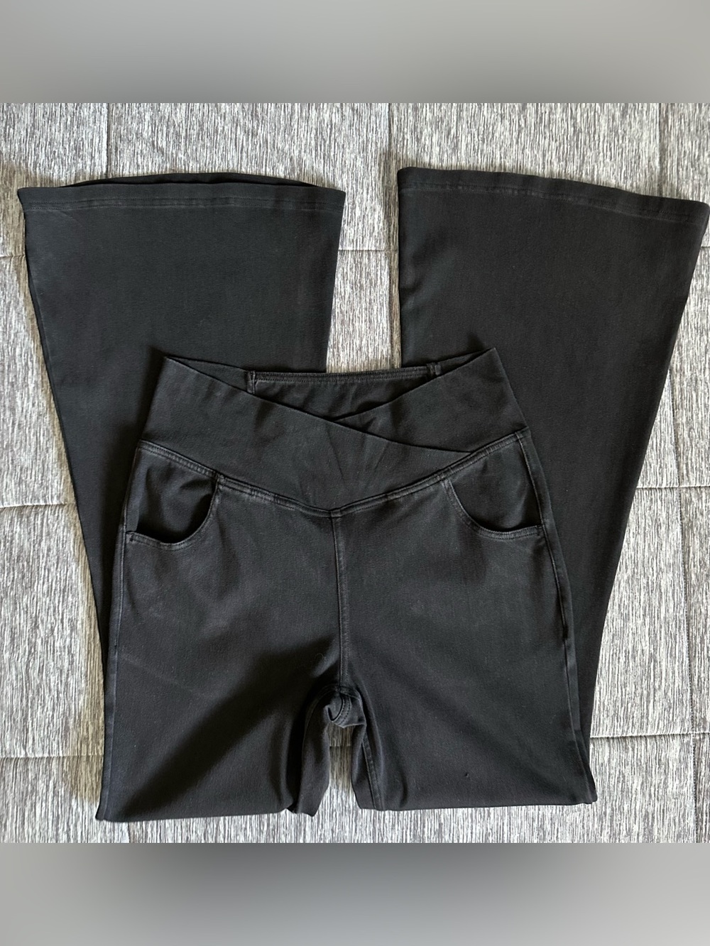 Black Halara flared bottom pants. Size medium
